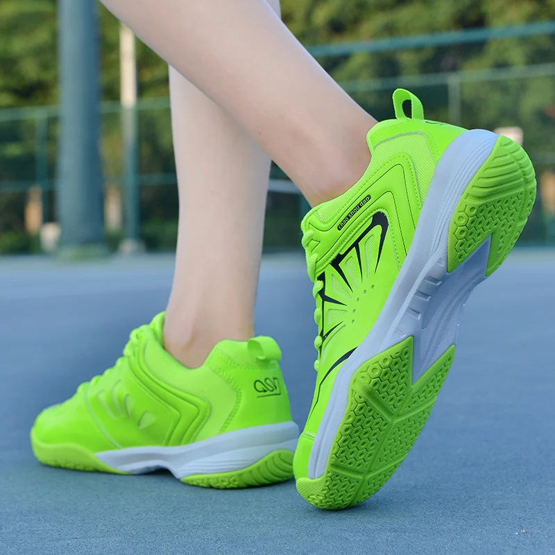 Chaussures de Badminton pour hommes, chaussures de Tennis de Table résistantes à l'usure, baskets d'extérieur antidérapantes pour Couple, chaussures de volley-ball de
