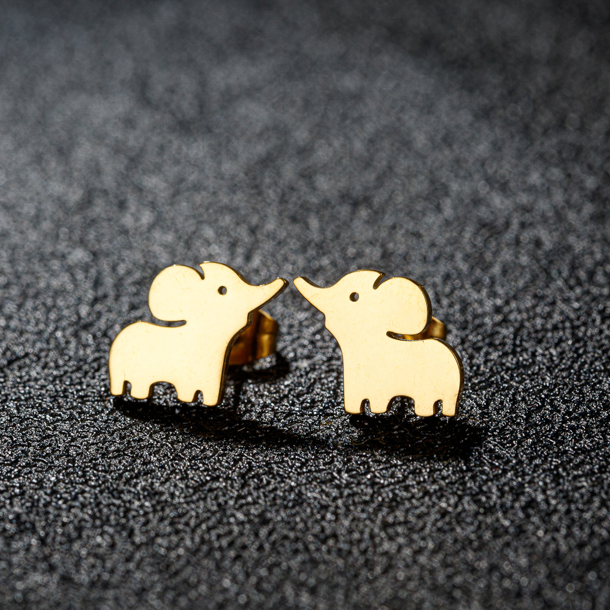 Par de pendientes pequeños de acero inoxidable hipoalergénicos con forma de elefante y Animal para niñas, accesorios de joyería para Piercing: Color dorado