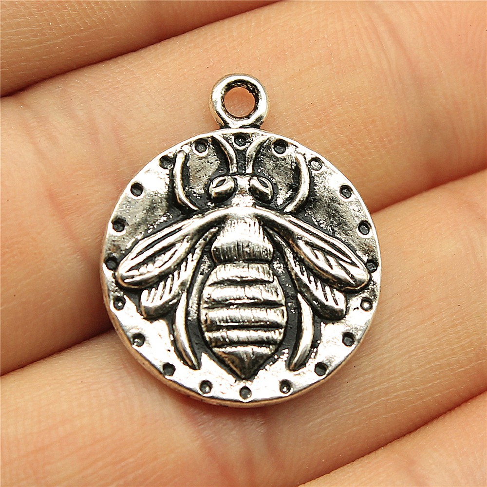 WYSIWYG 5 pcs 24x20mm Ronde Bee Charm Hangers Antiek Goud Antiek Zilver Plated Queen Bee Charm Dubbele zijdig Bee Hangers: Antique Silver Plated