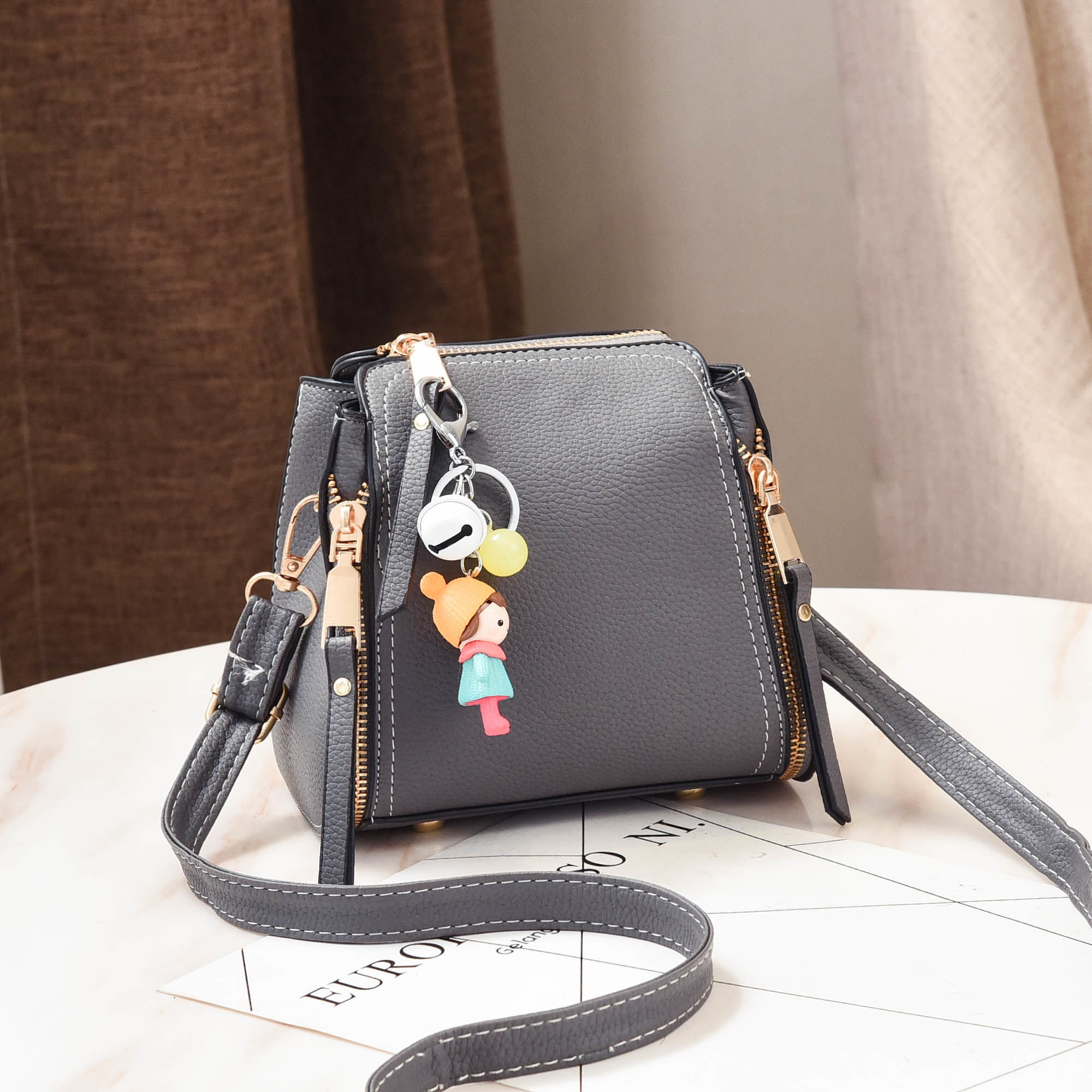 Sacs de seau de luxe femmes sac à main en cuir capacité décontracté sacs à bandoulière dames sacs à main et sacs à main avec pendentif: Gray small size