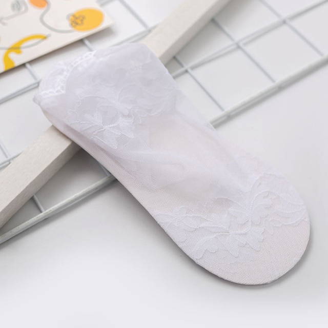 Thin Lace Socks Women Leaves Lace Invisible Socks Thin Ladies Lace Boat Socks Hollow Non-slip Shallow Socks Women Frilly Socks: black