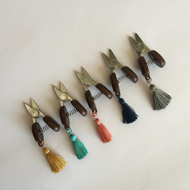 Cohana – mini ciseaux à manche en bois de japonaise, ciseaux de broderie avec pompon, bricolage, accessoires de couture importés du japon, 1 pièces