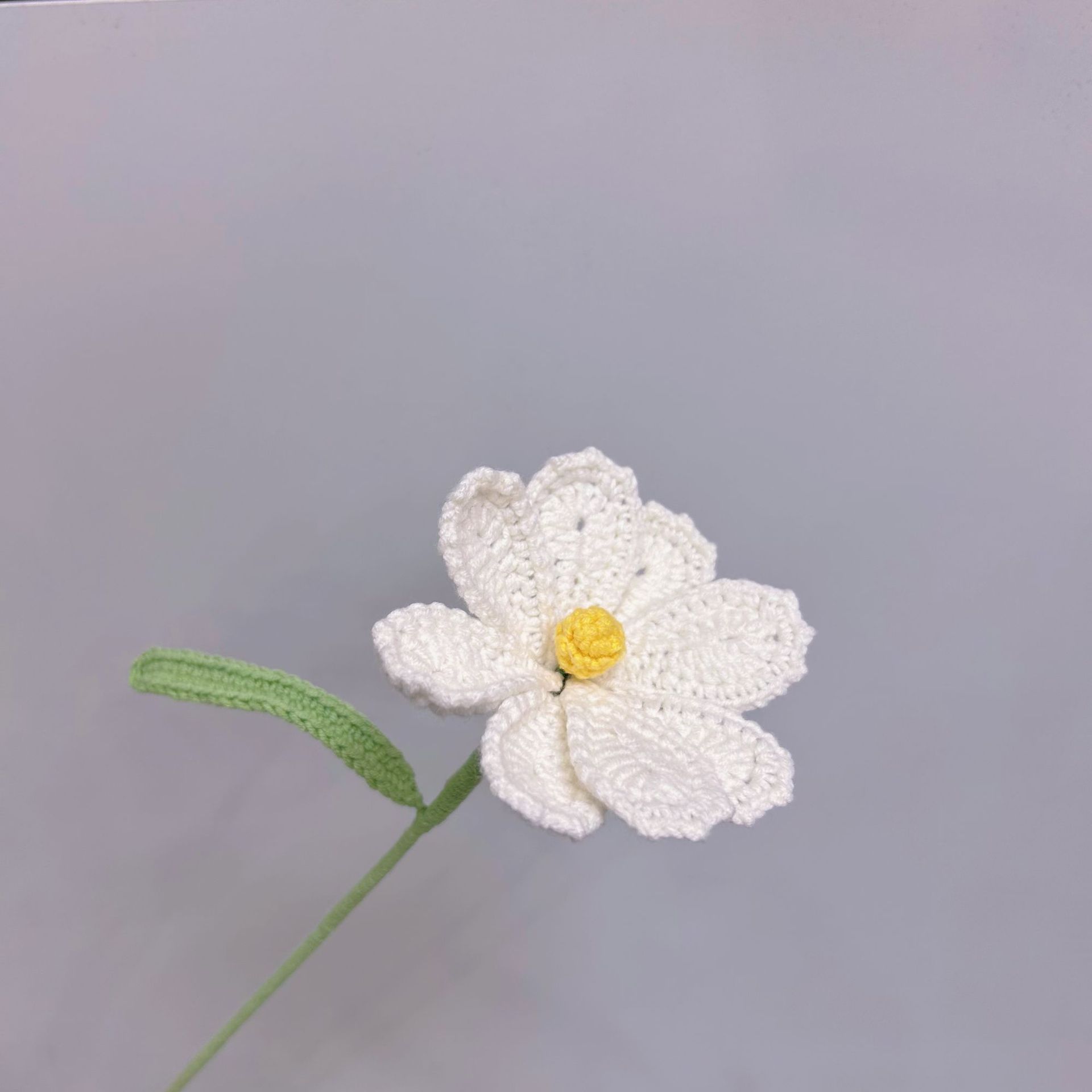 Fleur de lotus tournesol au Crochet faite à la main, 1 pièce, pour la décoration de la maison, fleurs tricotées, ornement de cérémonie de remise de diplôme, fleurs artificielles: Marine