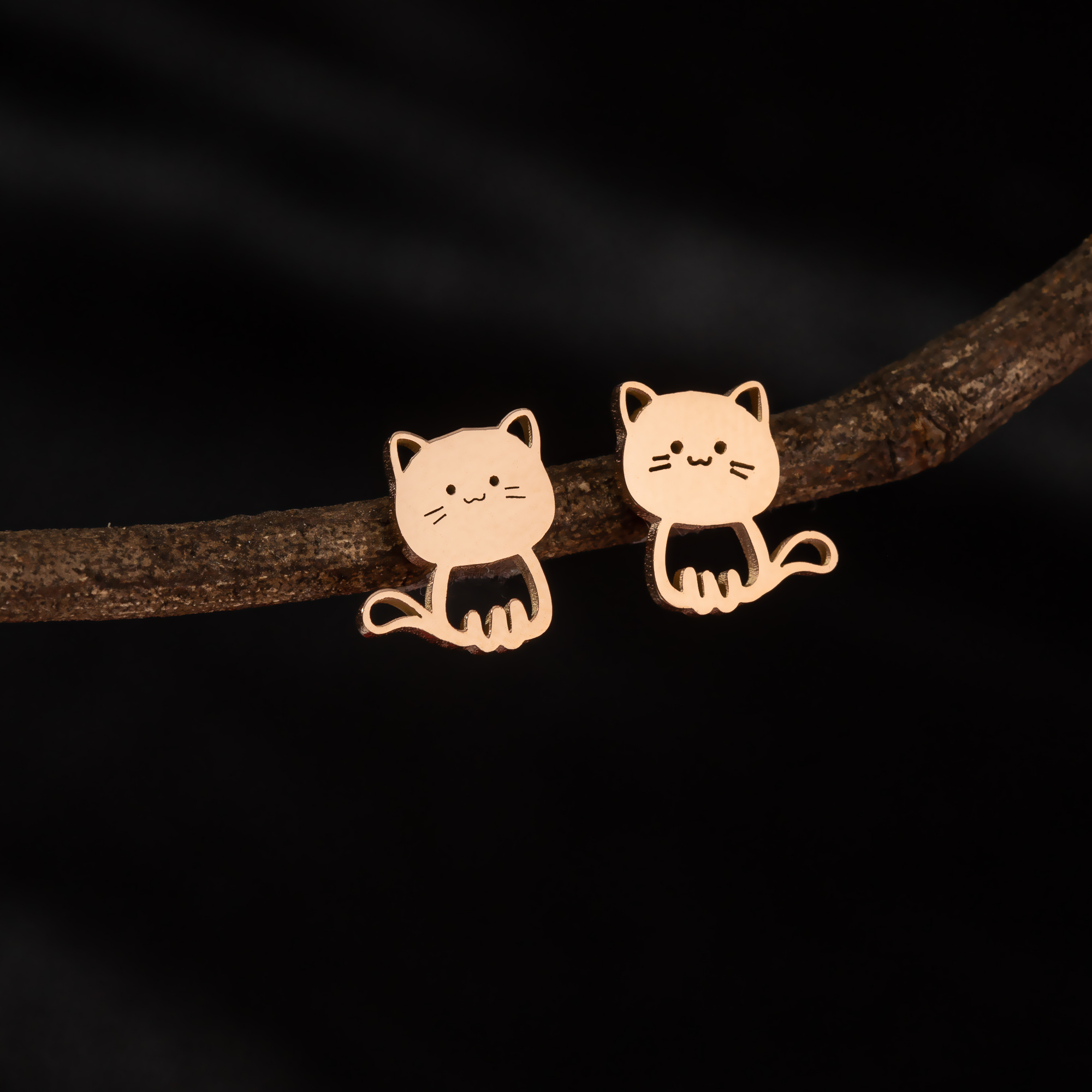 Jisensp 1 paire de boucles d'oreilles chat Animal de dessin animé mignon en acier inoxydable chaton boucle d'oreille pour femmes filles bijoux drôles Oorbellen