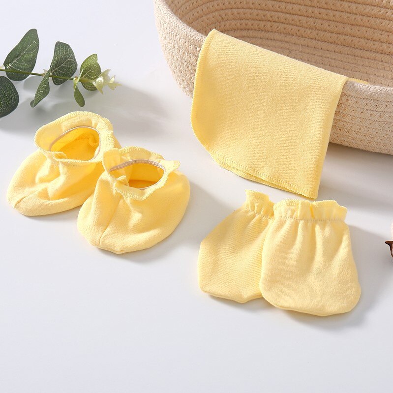 3 Pcs Sets Katoen Pasgeboren Baby Handschoenen Anti Krassen Gezicht Voorkomen Beet Handen Zachte Baby Handdoek Baby Sokken: yellow