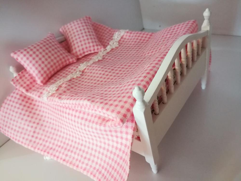 1:12 handcraft MINI Dollhouse Miniature bed accessories ( don't include the bed)