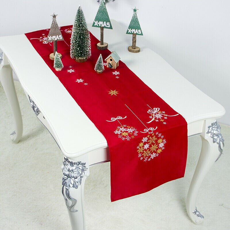 Julbord löpare xmas dekoration festlig röd snöflinga träd älg tyg