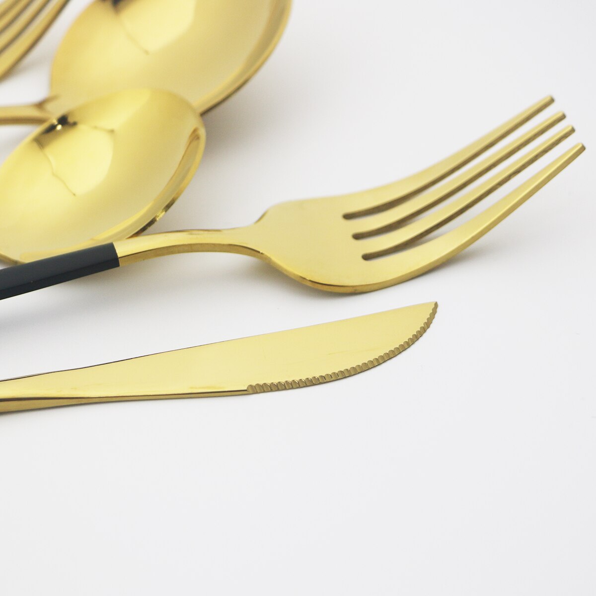 30Pcs White Gold Cutlery Set Stainless Steel Dinnerware Set Knife Fork Spoons Tableware Set Home Kitchen Flatware Silverware Set