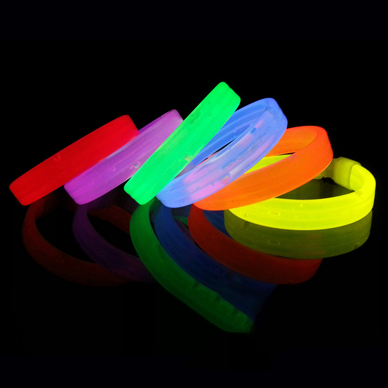 1pc Lichtgevende Kleurrijke Fluoresceren Armband Kinderspeelgoed Flash LED Cartoon Verlichting Glow In The Dark Kids Speelgoed voor Kinderen