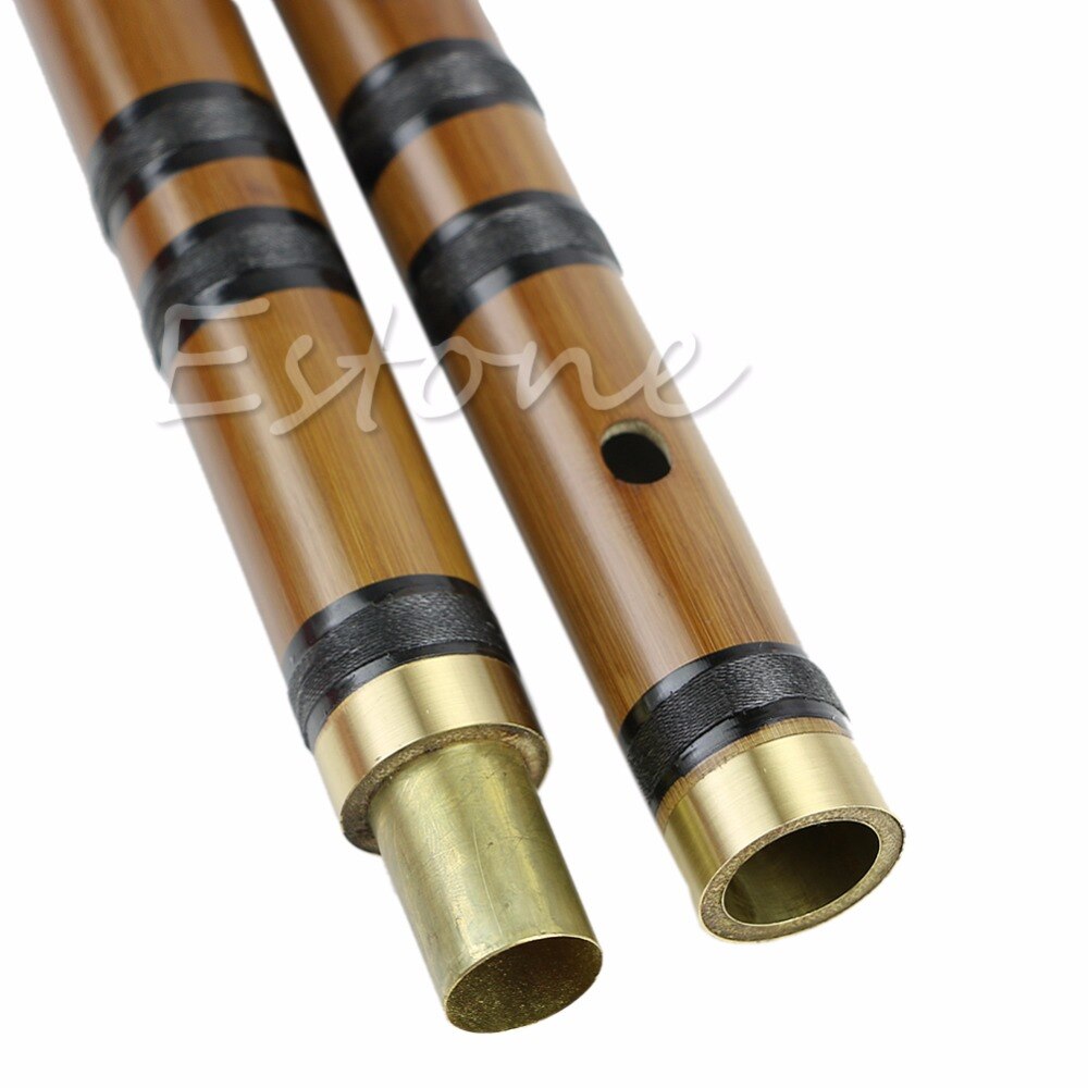 Chinesisches traditionelles musikinstrument handgefertigte bambusflöte in d-tonart