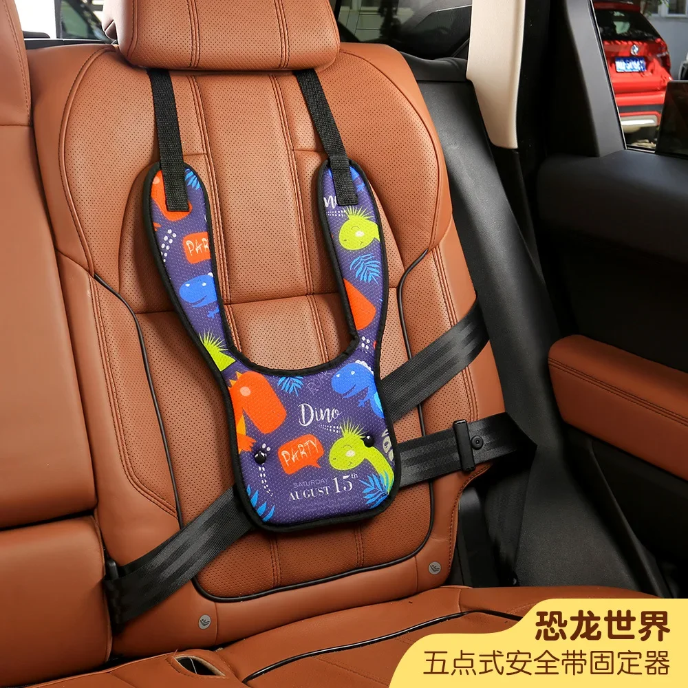 Regulowany uchwyt na pas bezpieczeństwa dla dziecka Pokrowiec na szyję Prosty i wygodny pokrowiec na ramię do fotelika samochodowego: Black