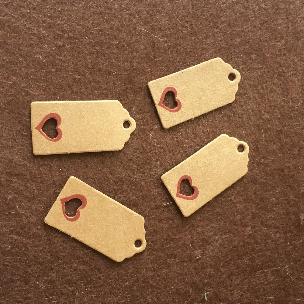100Pcs 4X2 Cm Geschulpte Bruin Kraftpapier Kartonnen Tag Handgemaakte Rode Hollow Hart Retro Stijl Voor Bruiloft Beschikbaar Strings