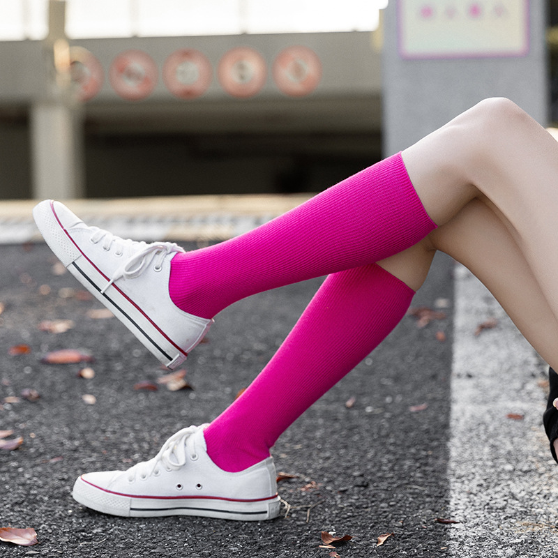 Calze da donna Calzini lunghi semplici in stile giapponese di nuova moda per le donne Calzini alti al ginocchio traspiranti di alta qualità Lady