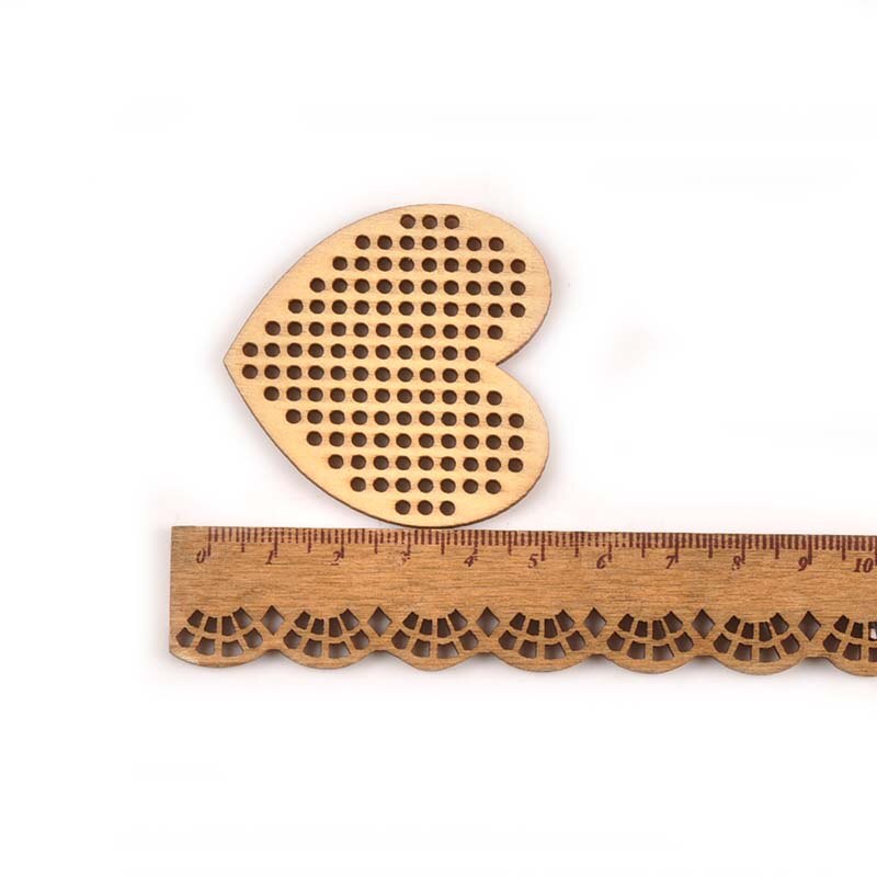 Manualidades de madera redondas con forma de corazón para álbum de recortes, adornos de madera tallados en agujeros de punto de cruz, accesorio hecho a mano para decoración del hogar, 10 Uds., M2564