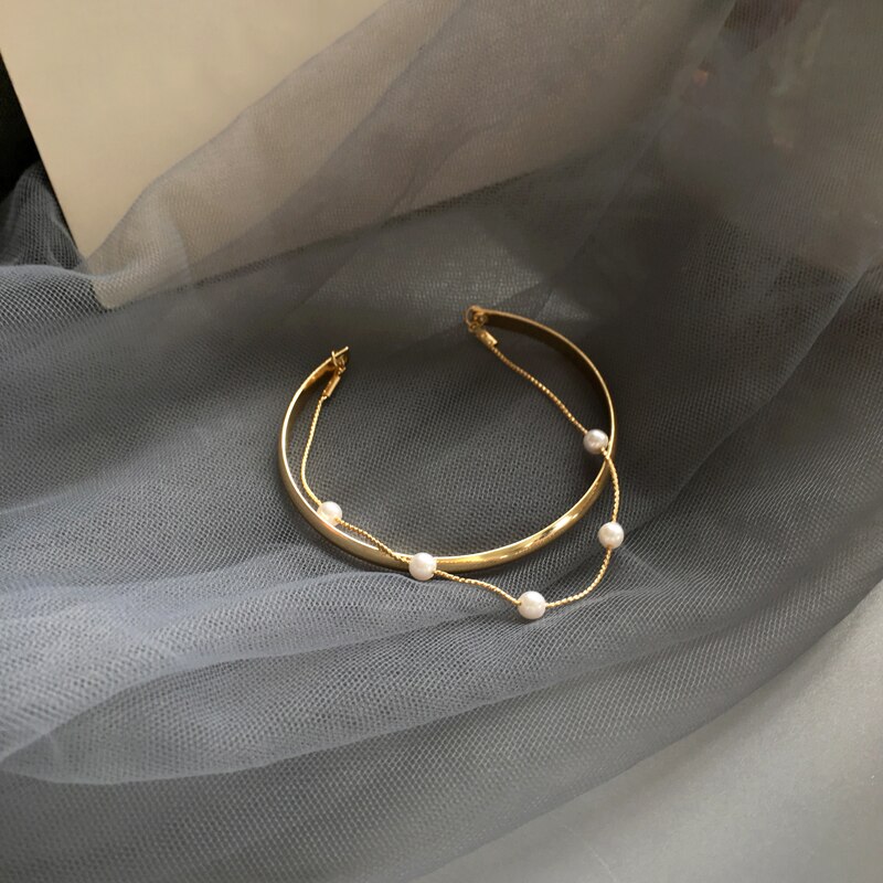 Trendiges armband aus metall, beliebter stil, goldplattiert, mit simulierten runden weißen perlen, kette für damen