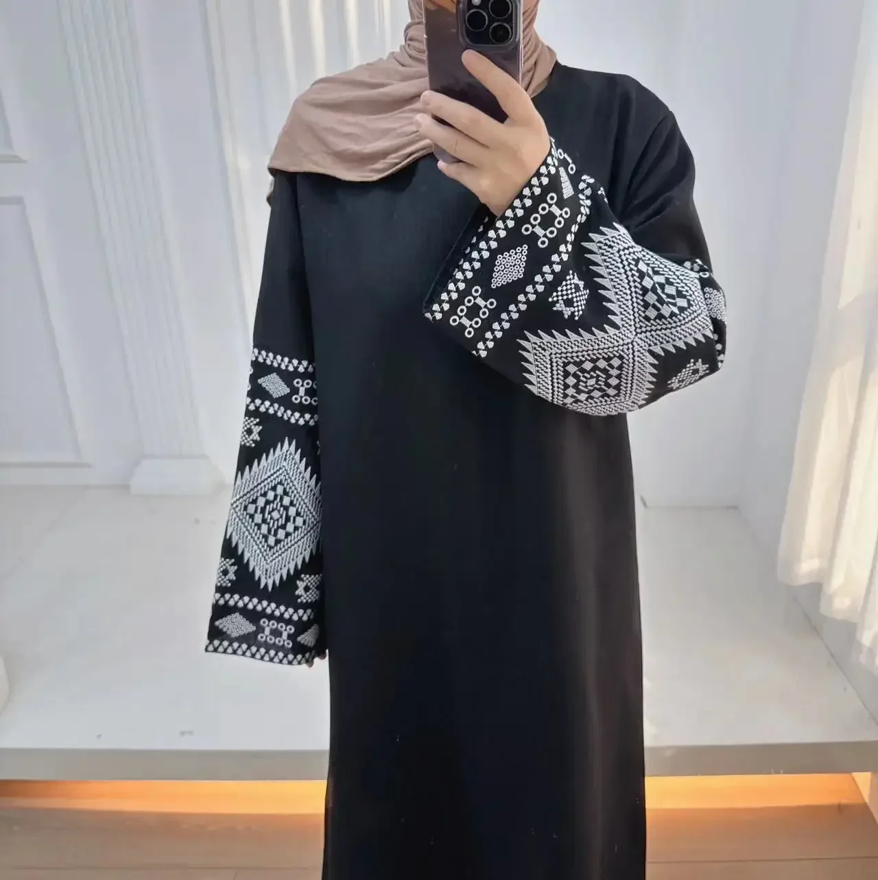 Stickerei Manschette Geschlossen Abaya Kleid Muslimischen Abayas für Frauen Dubai Luxus Türkei Afrikanische Kleider Islmaic Kleidung Hijab Kleid Kaftan