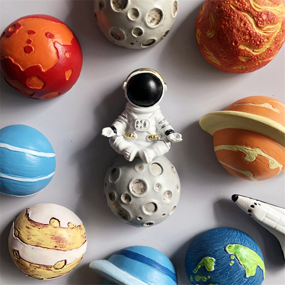 Astronaut Magnetic Fridge Magnets 3D Resin Planet Earth huttle Jupiter Saturn Sun Refrigerator Magnet Message Sticker