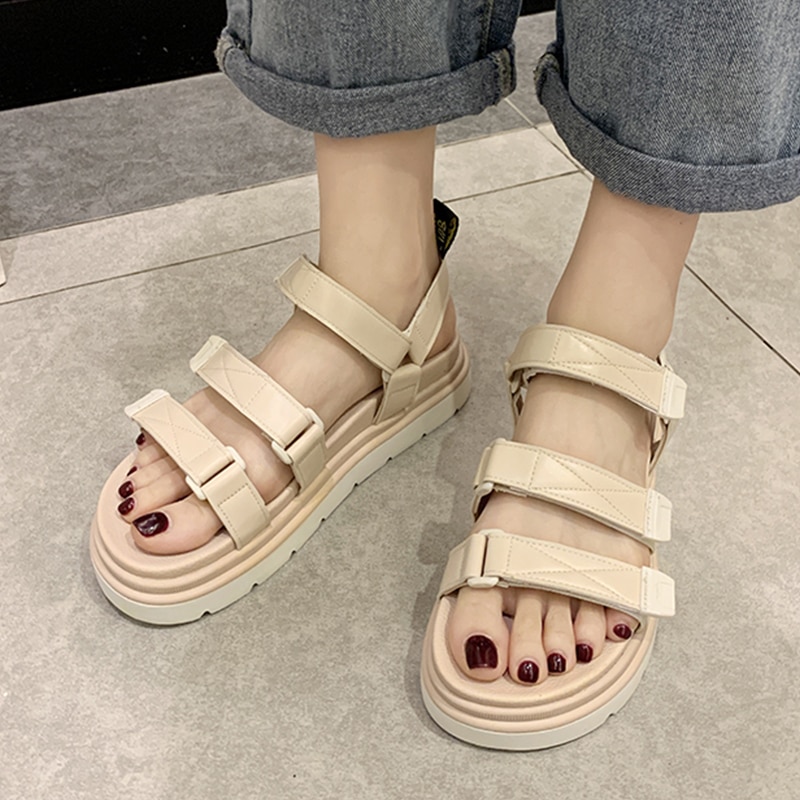 Sommar dam sandaler enfärgad enkel utskärning tjock botten bekväm kardborre street style fritid kvinnor sandaler