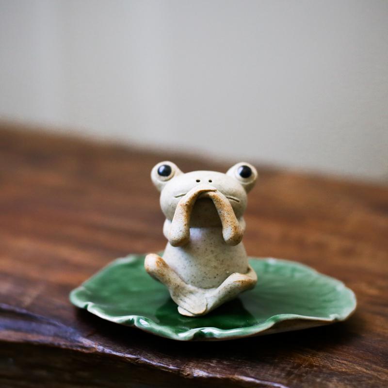 Décoration de la maison | Céramique brute, originale et créative, faite à la main, petite grenouille, décor de thé bouddha, série d'animaux familiers, décoration de thé: Obeisance