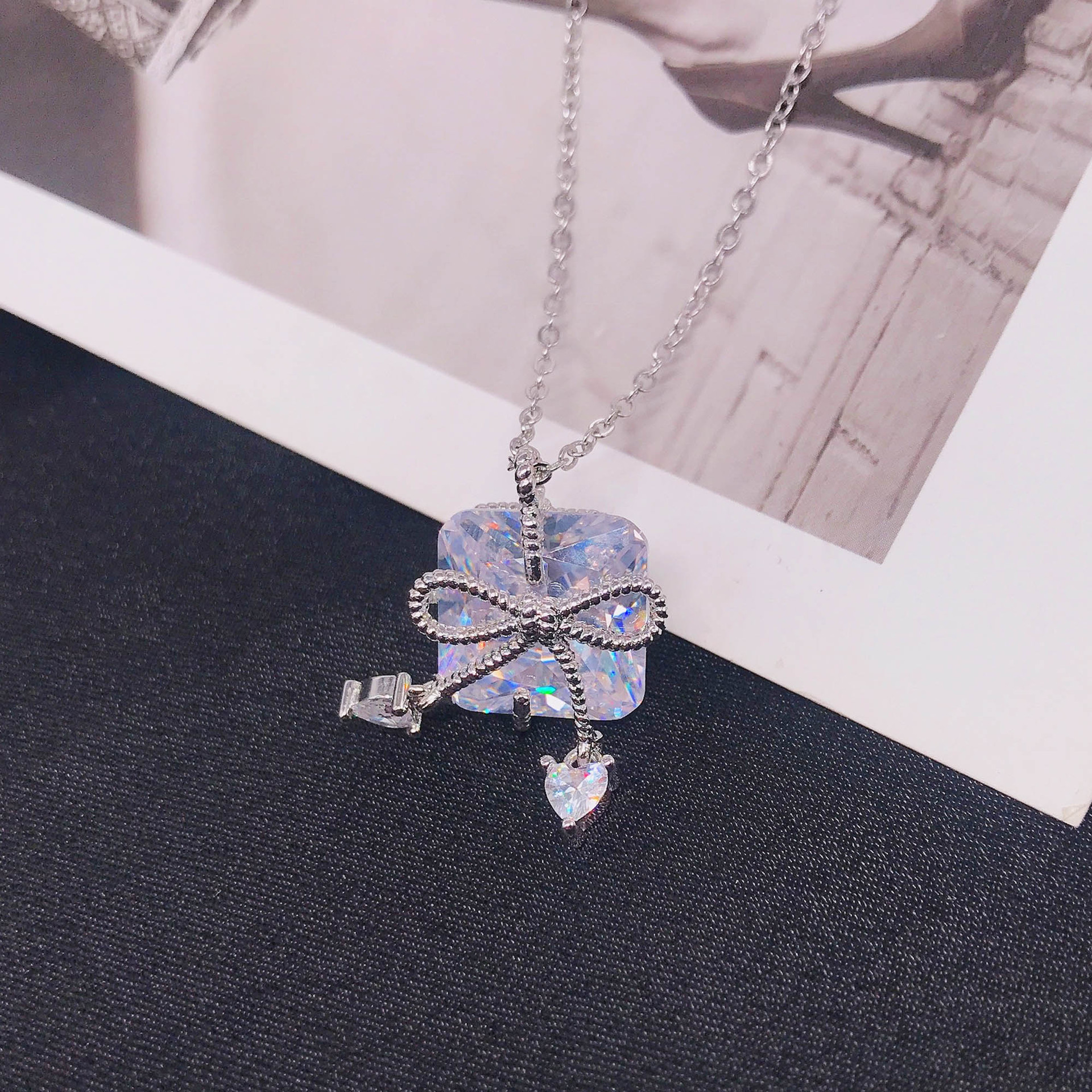 Luxus Silber Farbe Bling Hohe Kohlenstoff Simulation DiamondIce Blume schneiden Zirkon Ohrringe Halskette Anhänger Bowknot Schmuck einstellen: Halskette