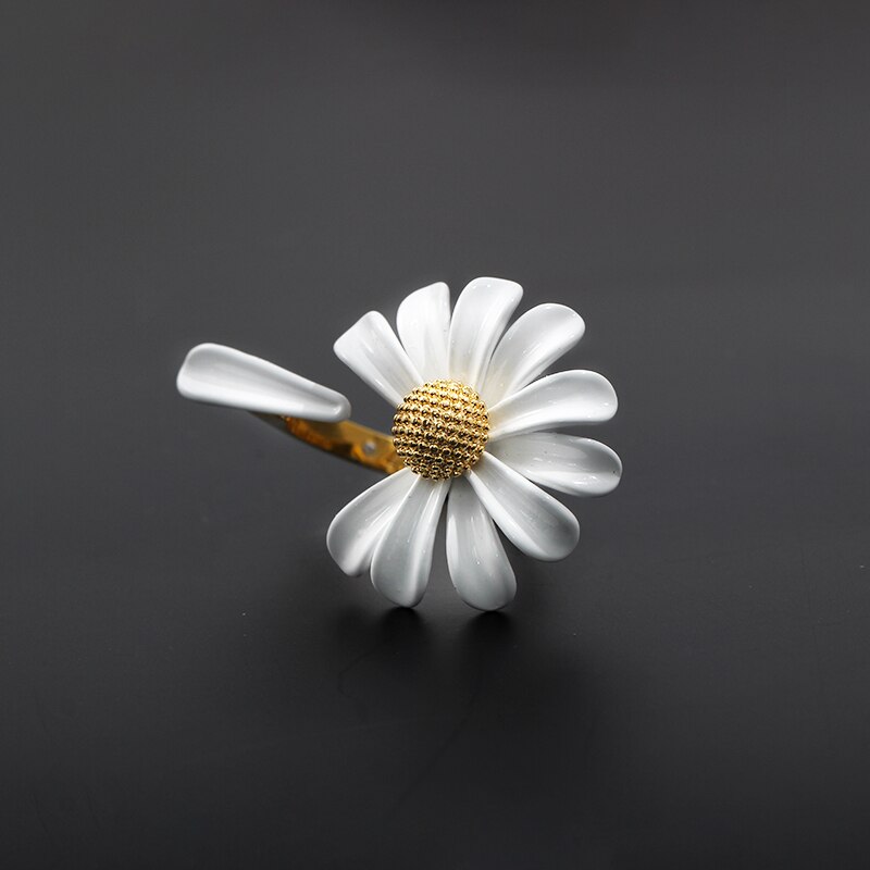 FFLACELL Asymmetric White Enamel Daisy Flower Vintage Simple Opening Bracelet for Women Jewelry Party: C