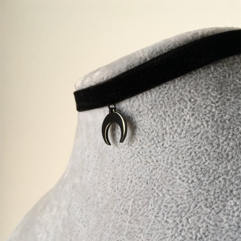 Black Crescent Moon Choker Necklace Gothic Grunge Black Velvet Jewelry Gorgeous Women Pendant Gothic Statement Goth
