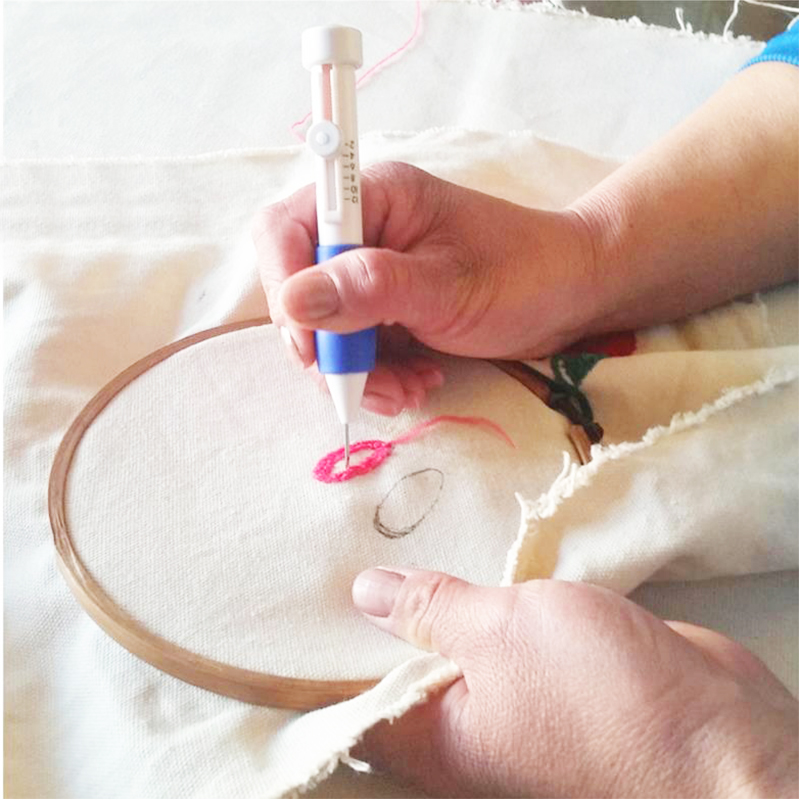 LMDZ 1Pcs Magic Embroidery Pen DIY Crafts Magic Embroidery Pen Set DIY 3 Interchangeable Punch Needle Sewing Accessories