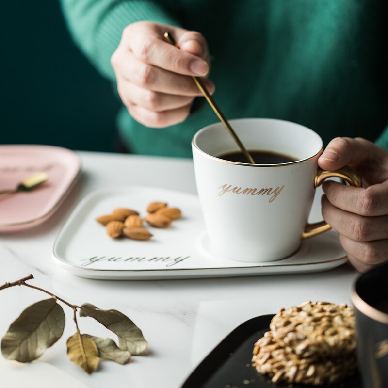 Guldkant keramisk kaffekrus tumbler te kop og underkop sæt porcelæn guldske krus søde dessert kopper ben porcelæn te sæt