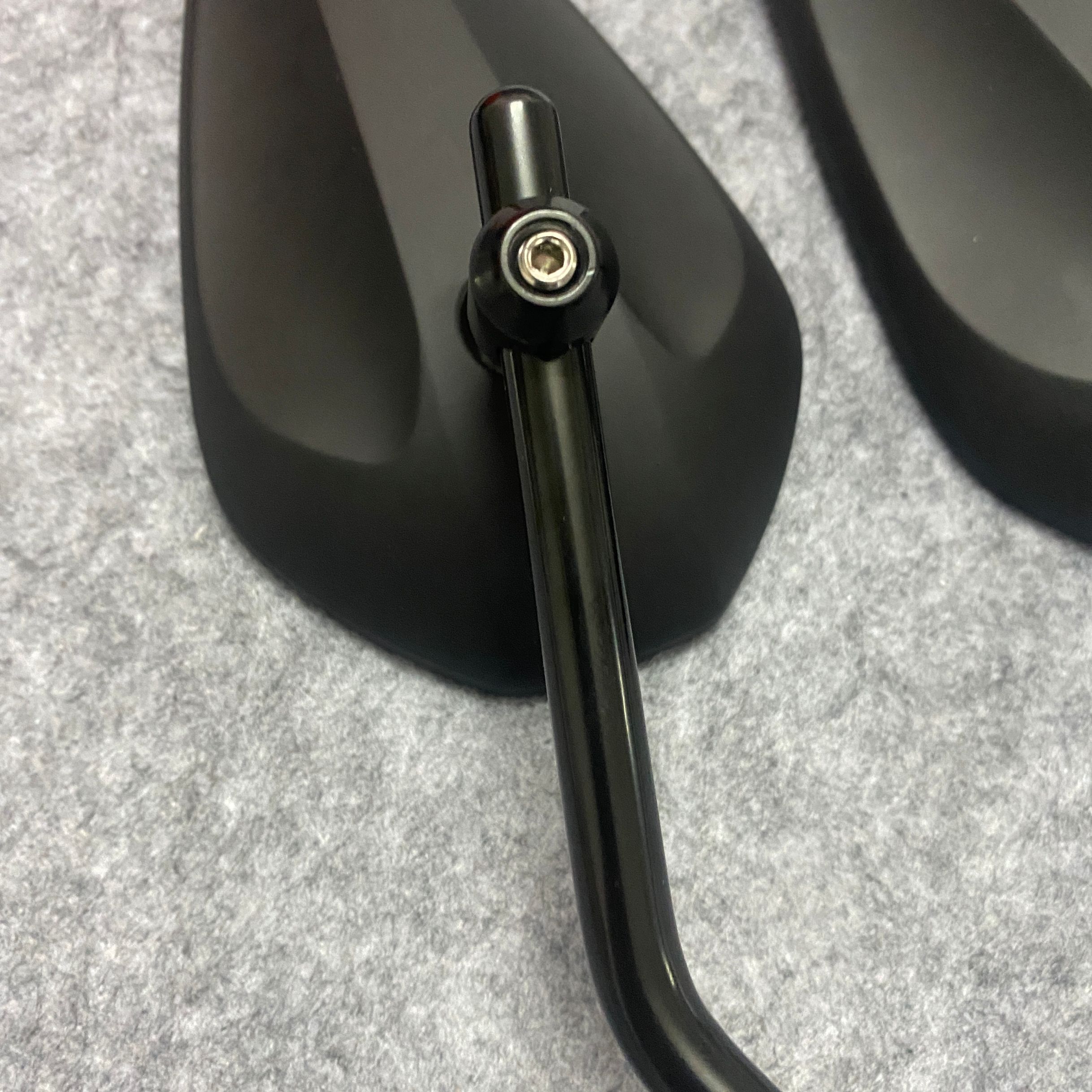 Motorcycle Universal Rear View Side Mirrors For Harley Road King Touring XL883 Sportster 1200 XL1200C Fatboy Dyna Softail 8MM