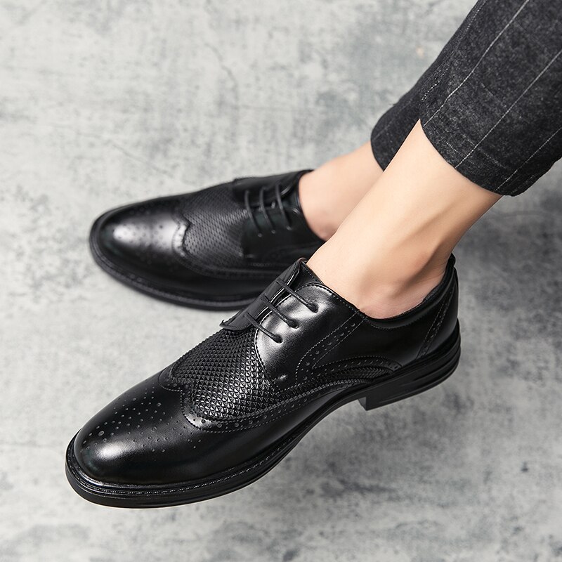 FIXSYS Leather Man Brogue Shoes Pointed Toe Oxford Shoes Classic Business Office Formal Shoes Stylish Mens Lace Up Wedding Shoes