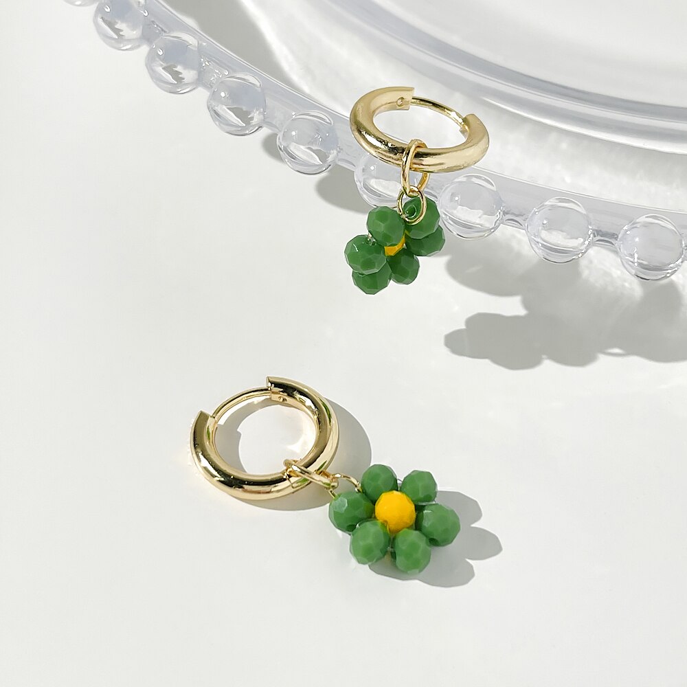 Peri&#39;sbox Boho Candy Kleur Acryl Daisy Hoop Earring Voor Vrouwen Multicolor Cute Flower Charm Huggie Oorbellen Zomer Sieraden: light green