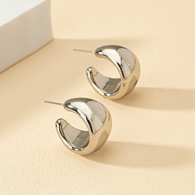Irregular Liquid Metal Earrings Personality Retro Geometric Hollow Out Earrings Woman Party Travel Christmas: Light Yellow Gold Color