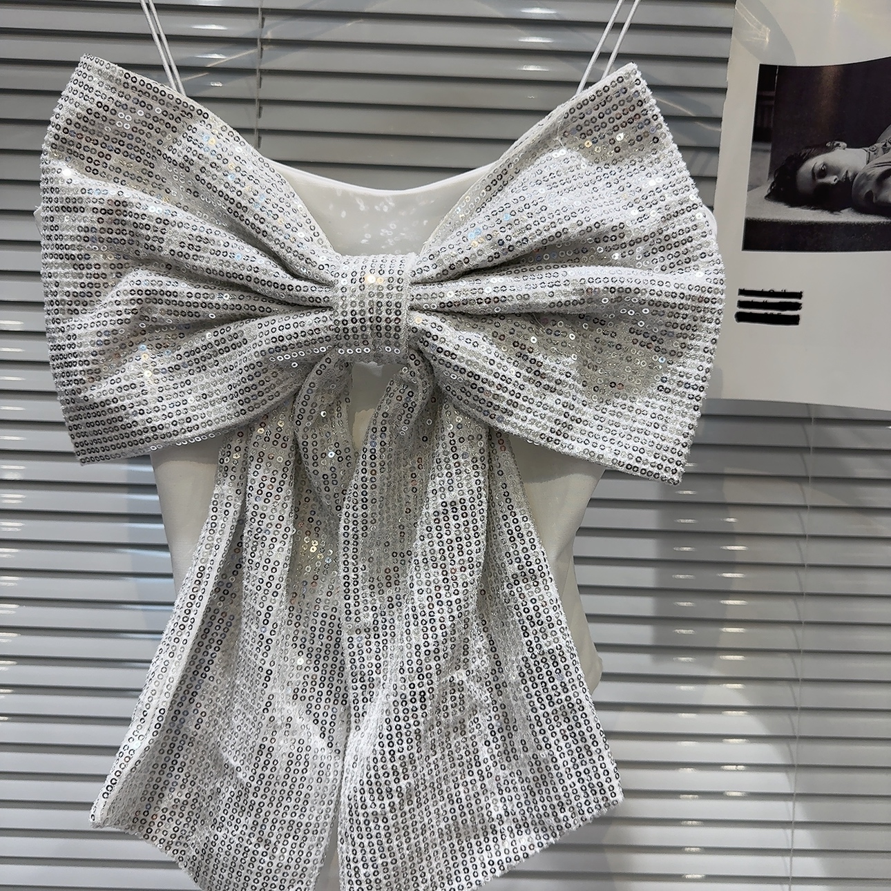 Camiseta sin mangas con lazo grande y lentejuelas para mujer, ropa interior de una pieza plateada, bonita y Sexy, verano 2024