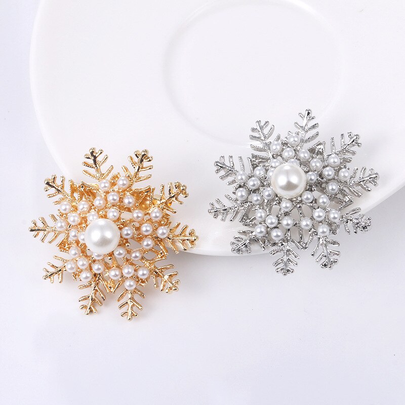 High-End Sneeuwvlok Badge Broche Mode Temperament Wilde Sneeuwvlok Parel Diamanten Broche Dames Kleding Accessoires Corsage