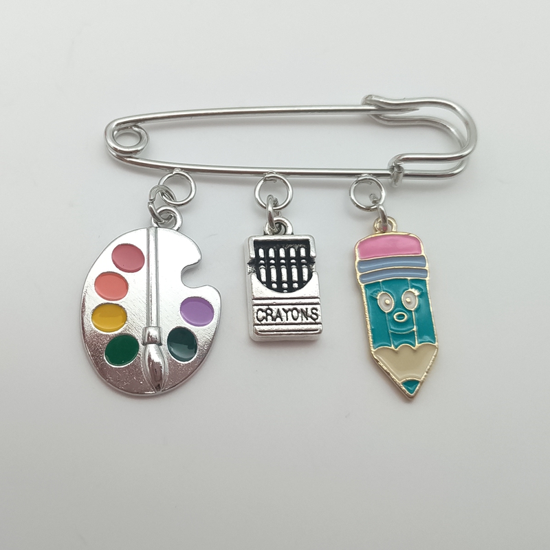 El broche de maestro de y erudioso te regalar mucho inspiración. Pequeño broche de para profesores y estudiantes.: NONE