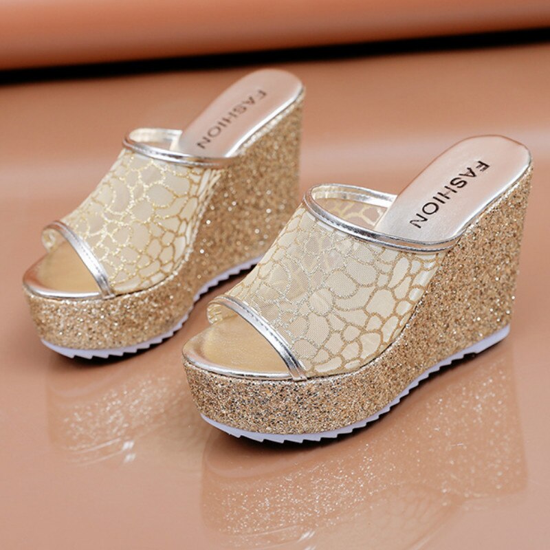 Nuevas zapatillas doradas de para mujer, zapatos de verano con plataforma (4cm) para el exterior, cuñas de tacón alto de 11cm, toboganes femeninos de malla lisa
