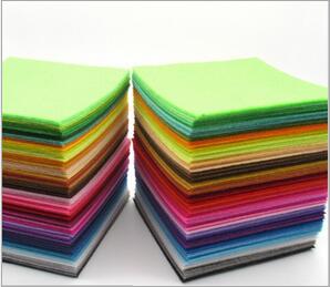 Barato 40 piezas \ lote 15x15 cm tela de Fieltro de Poliéster DIY hecho a mano costura decoración del hogar grosor del Material 1mm 40 colores mezclados