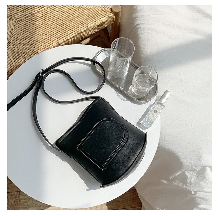 models Retro personality Single Shoulder Skew Pack Bucket bag Korean Edition: C1