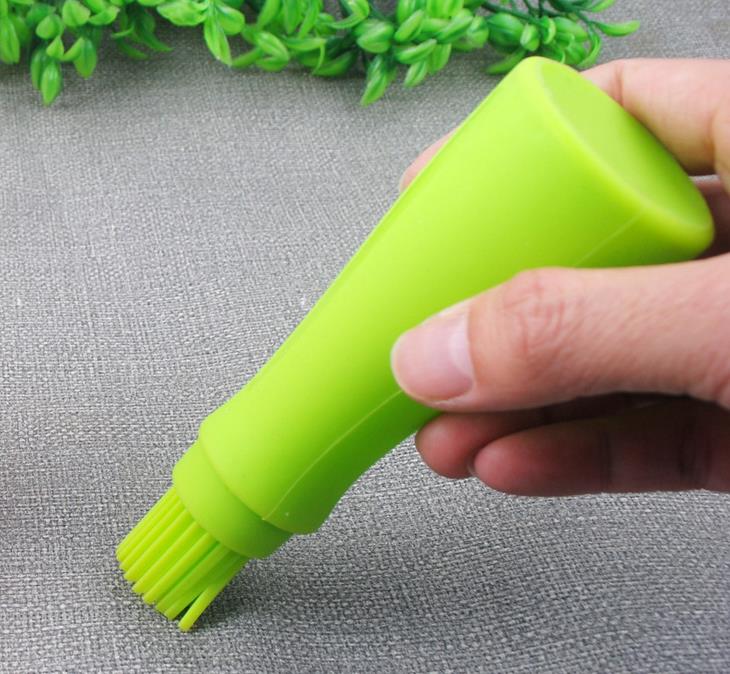Kitchen Supplies Oiler Plastic Oil Bottle With Silicone Rubber Brush Leak Press Oil Control Bottle Brushes