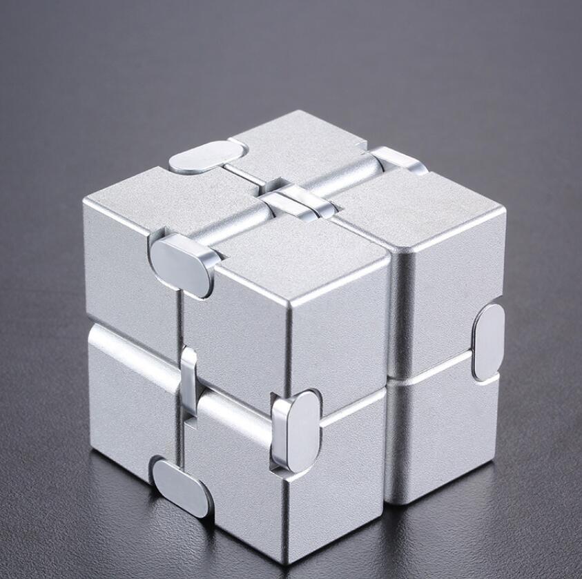 Stress Relief Speelgoed Premium Metal Infinity Cube Draagbare Decompresses Ontspannen Speelgoed Voor Kinderen Volwassenen: Sliver