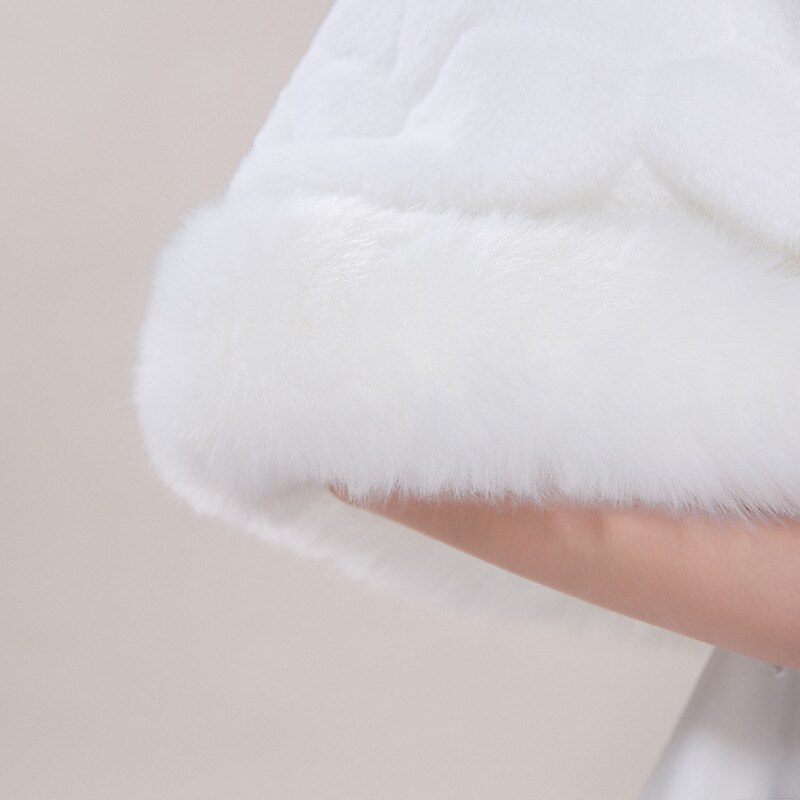 Châle de mariage pour mariée, hiver en fourrure de Fax, blanc Cape enveloppante de mariage avec vestes de mariée en cristal, manteaux de mariage