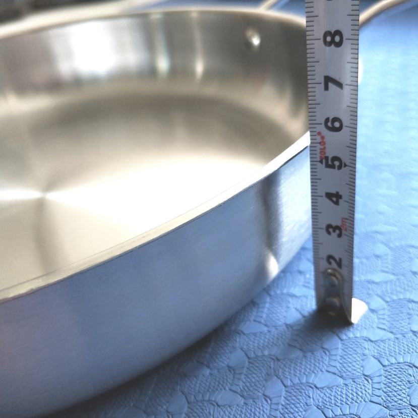 28cm European double handle frying pan. Multi-purpose pan with magnetic thickening flat. Induction cooker of steel handle.