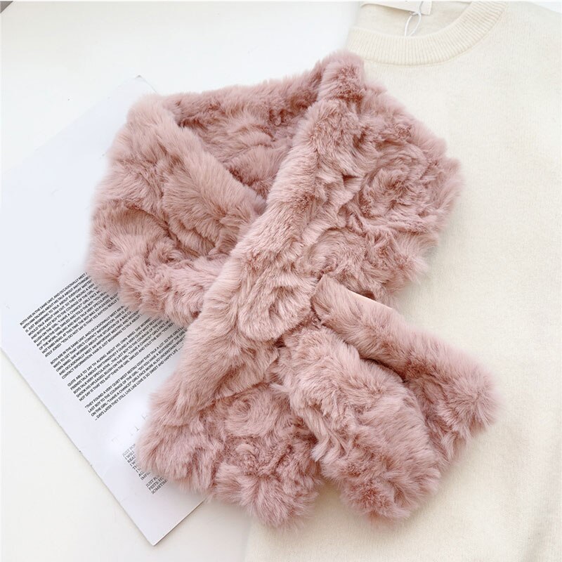 Lodne krave tørklæder tykke varme sjaler wraps fluffy cross tørklæde faux fur tørklæde hals varmere ensfarvet kvinder mænd plys tørklæde: Lyserød