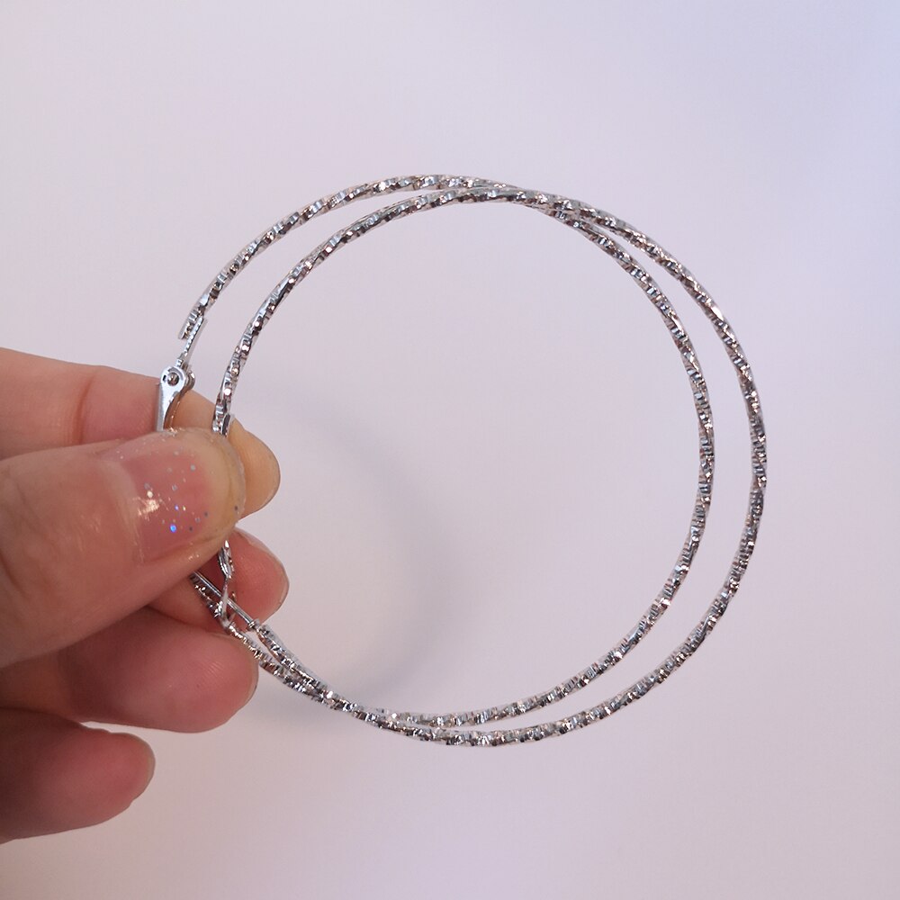 BLIJERY Glanzende Twisted Grote Hoepel Oorbellen voor Vrouwen Sieraden Basketbal Brincos Temperament Ronde Cirkel Oorbellen Boucles d'oreill: Licht Geel Kleur