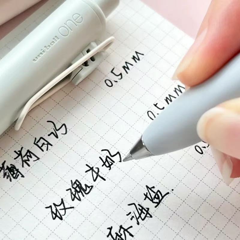 UNI Ball One P pequeño núcleo grueso pluma pequeña grasa pequeña segunda generación pluma Neutral grasa Dudu mármol secado rápido impermeable