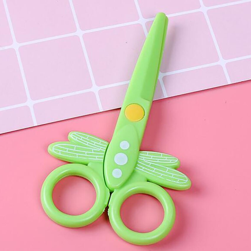 1PC enfants sécurité ciseaux maternelle bricolage à la main carte Photo modèle ciseaux dessin animé libellule en forme papier coupe ciseaux: green