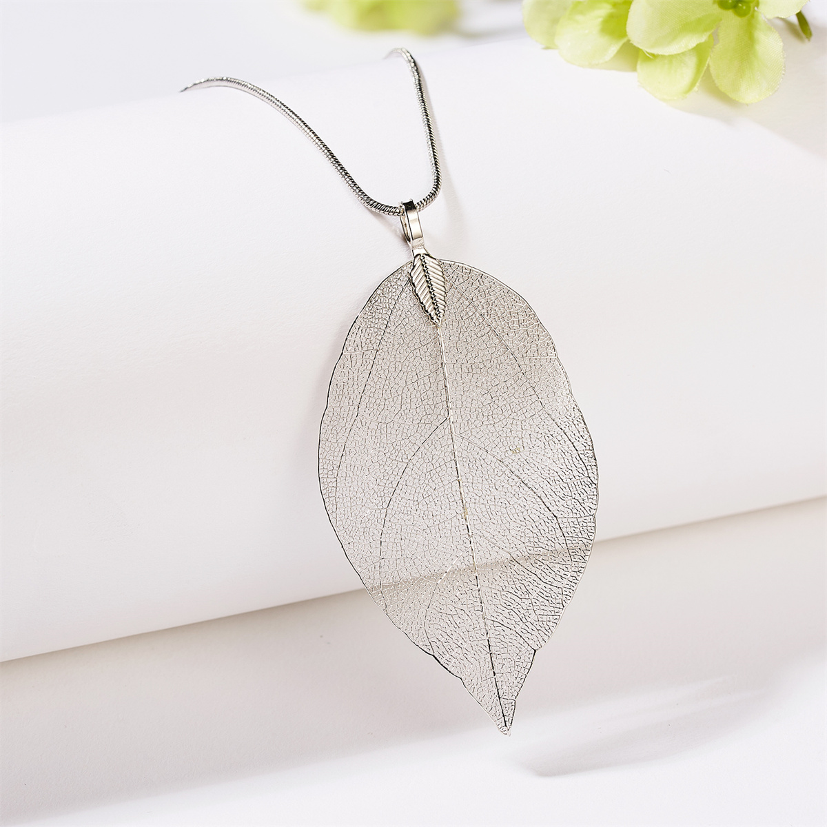 Collar con colgante de hoja de cadena de suéter largo a la para mujer, gargantilla de hojas especiales, cadena de suéter para mujer, joyería de boda