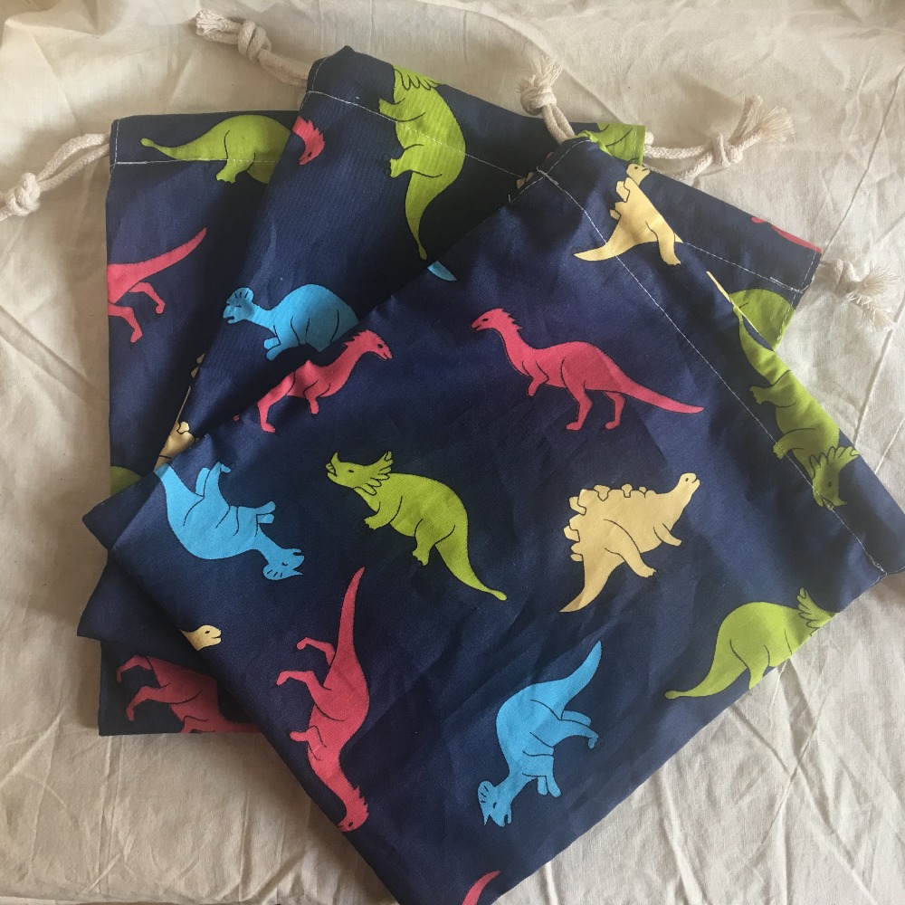 Sac de de fête en coton avec cordon de serrage Eco imprimé dinosaure bleu marine YL311b