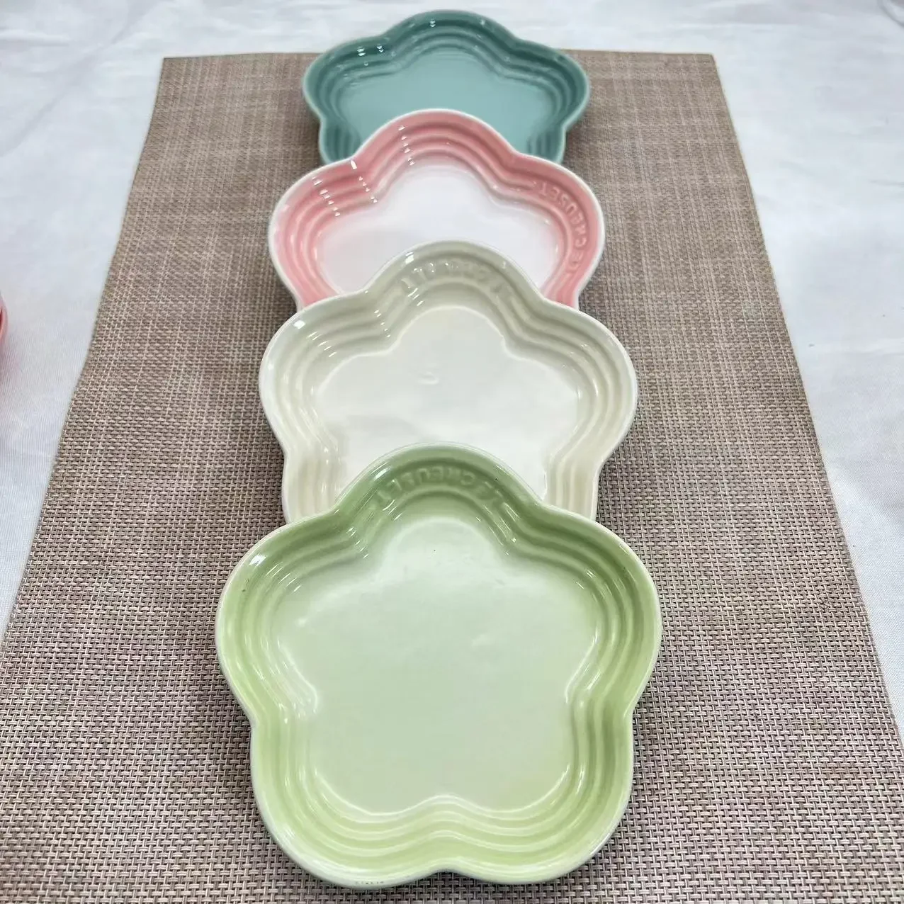 5,5 zoll Pflaumenblüte Kleine Teller Französisch Kühle Farbe Kuchen Dessert Teller Keramik Geschirr Haustier Schrittweise Spike Knochen Platte Geschirr