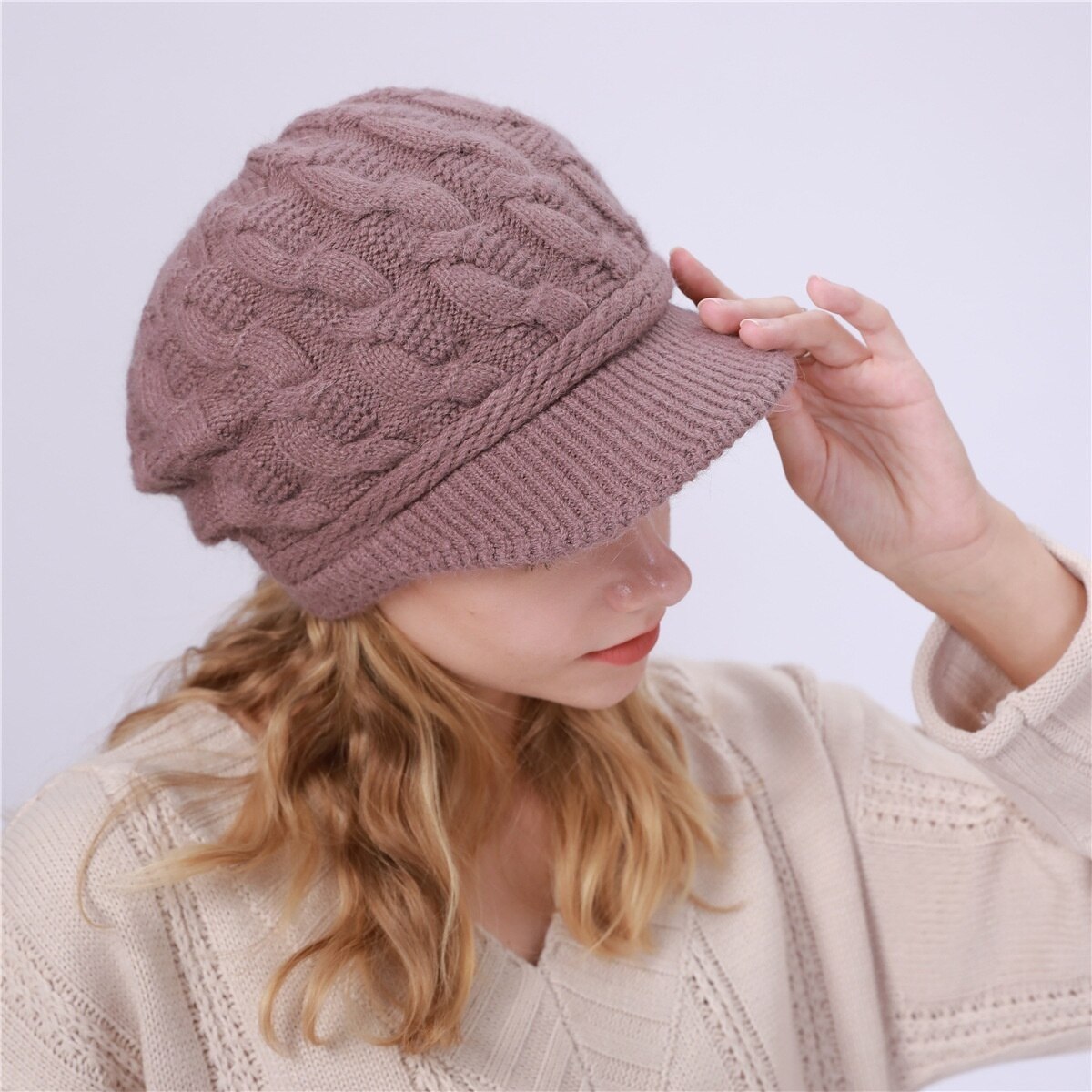 Color sólido más terciopelo lana 8 palabra Twist sombrero Otoño e Invierno de las mujeres de punto Cap: lightpurple